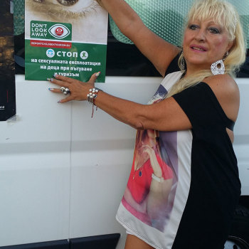 Poster-on-the-mobile-bus-campaign